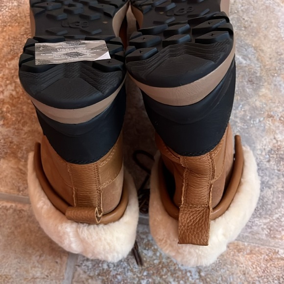Ugg Adirondack lll Boots Size 8.5 NWT - Picture 8 of 15